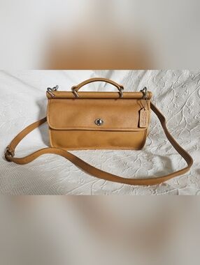 Vintage COACH City Willis 9153 - Camel (Tan) Excellent VTG Condition